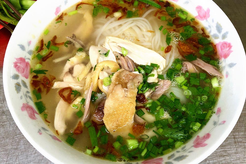 foods in ho chi minh city - vietnamese chicken pho